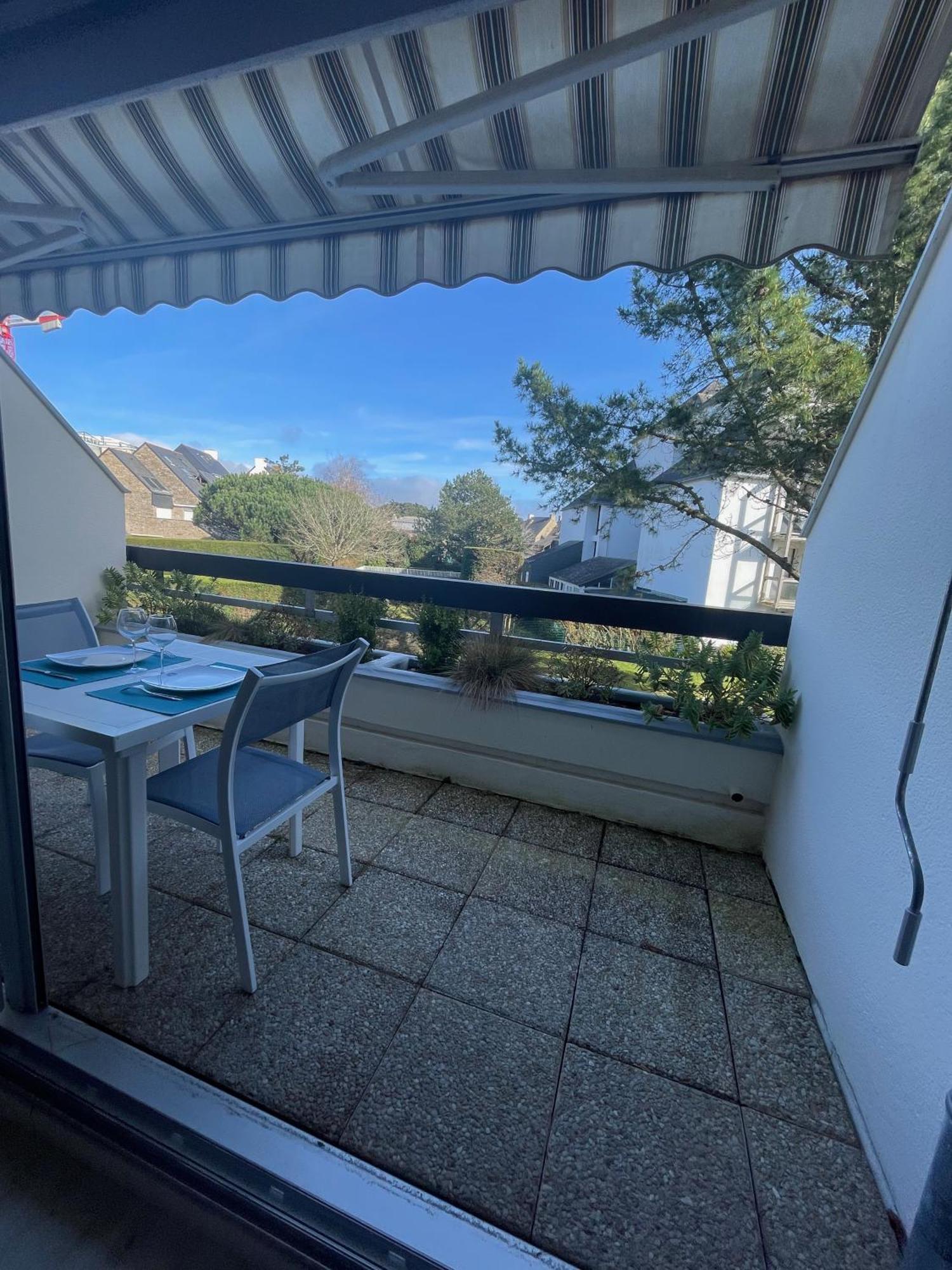 Studio Lumineux Avec Belle Terrasse Sur Espaces Verts, 100M Plage Carnac Bagian luar foto